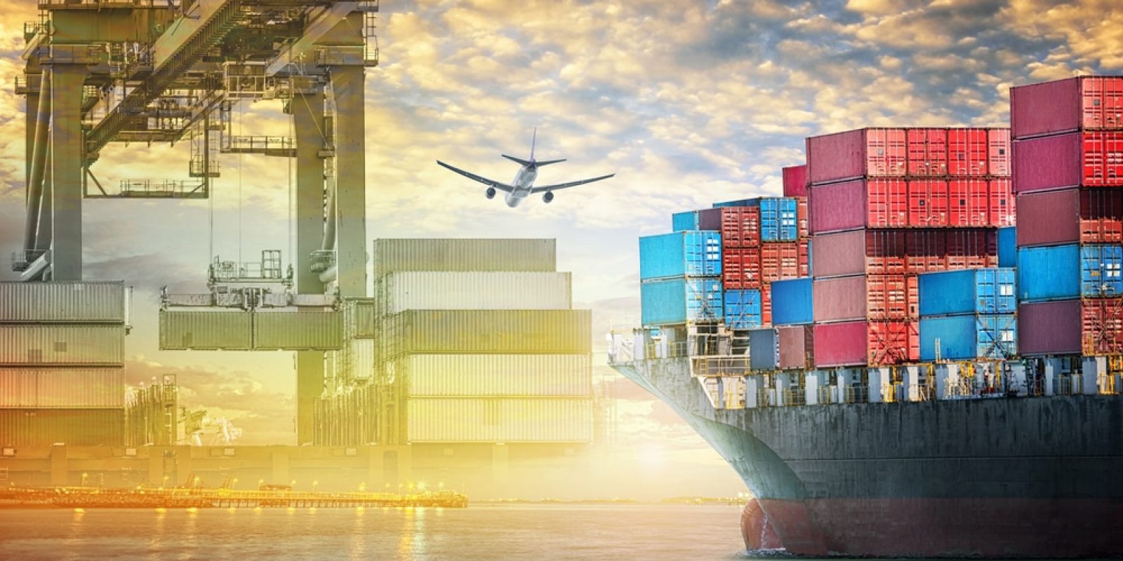 A cargo ship loaded with colorful shipping containers is docked at a port, cranes busy loading and unloading. An airplane flies above, symbolizing global trade and the efficiency of an agile supply chain in modern logistics.
